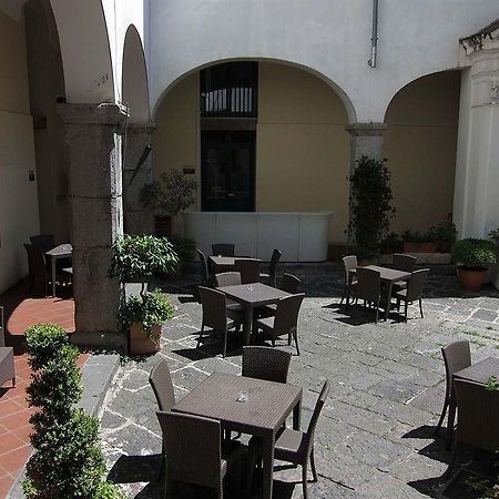 Ave Gratia Plena Hostel ซาแลร์โน ภายนอก รูปภาพ