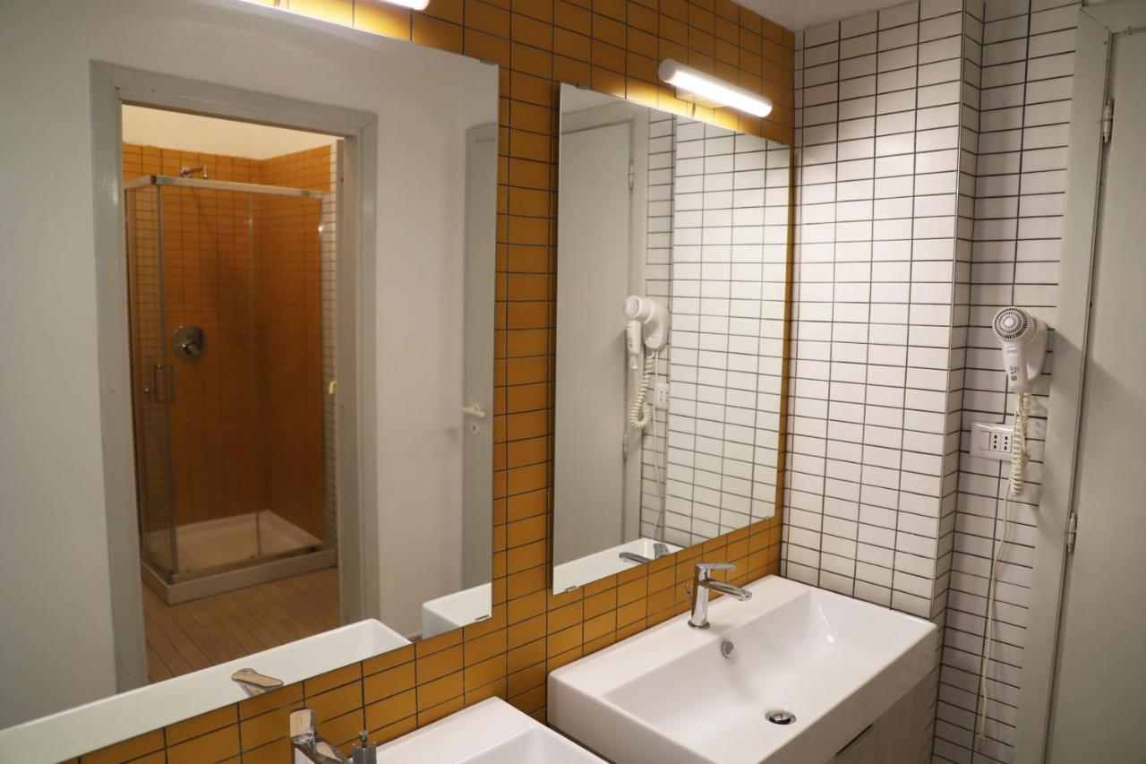 Ave Gratia Plena Hostel ซาแลร์โน ภายนอก รูปภาพ
