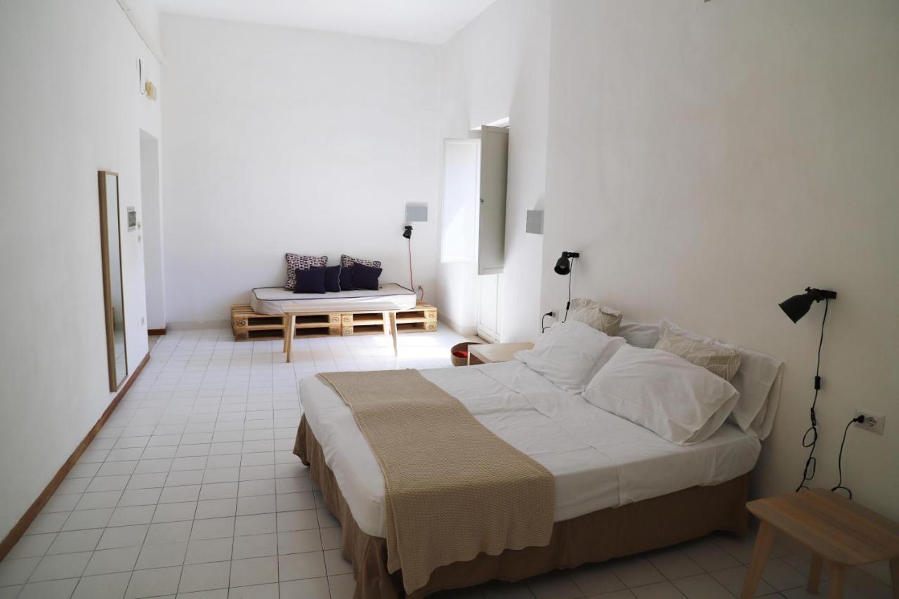 Ave Gratia Plena Hostel ซาแลร์โน ภายนอก รูปภาพ