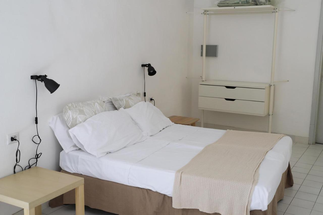 Ave Gratia Plena Hostel ซาแลร์โน ภายนอก รูปภาพ
