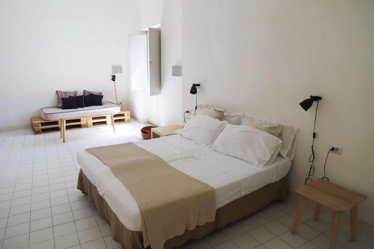 Ave Gratia Plena Hostel ซาแลร์โน ภายนอก รูปภาพ