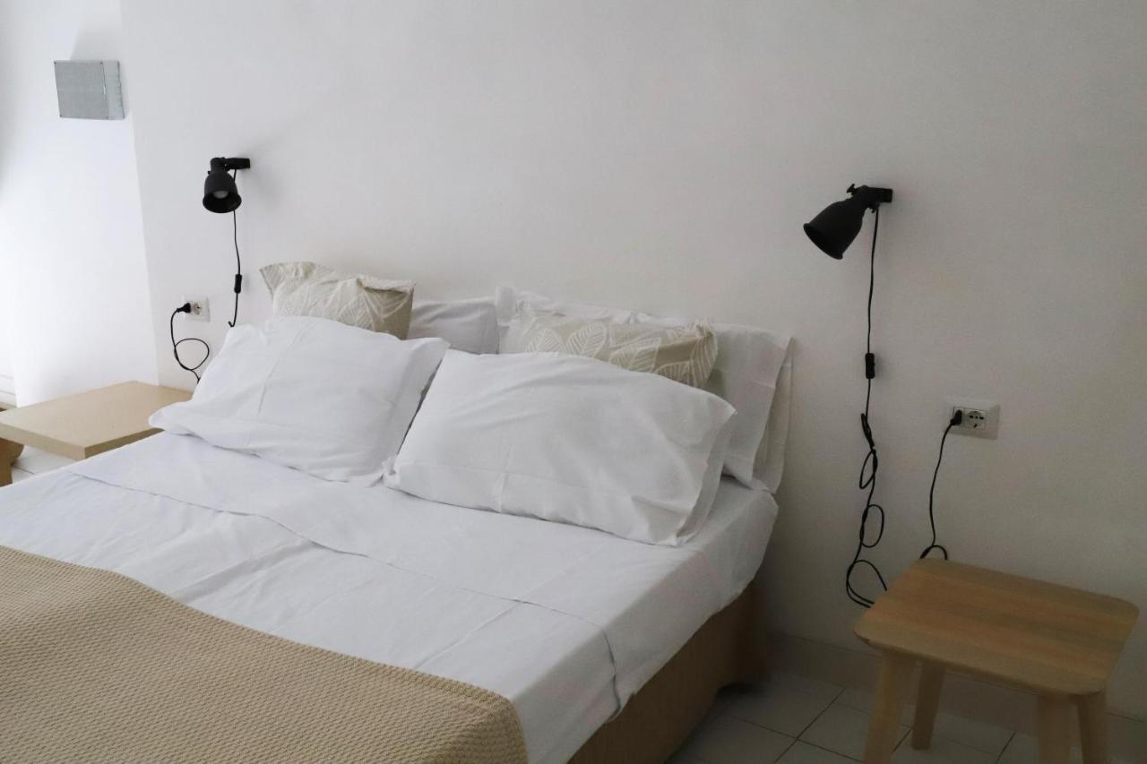Ave Gratia Plena Hostel ซาแลร์โน ภายนอก รูปภาพ
