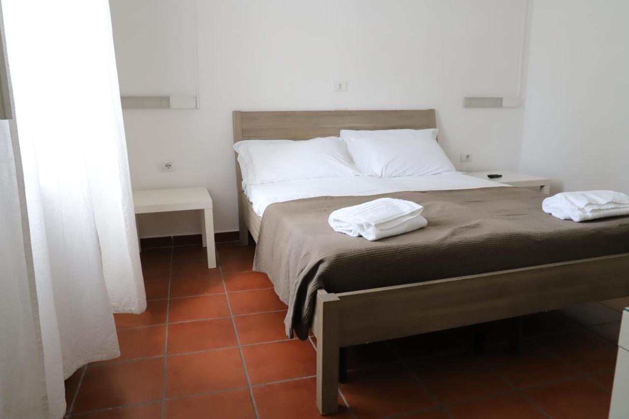 Ave Gratia Plena Hostel ซาแลร์โน ภายนอก รูปภาพ