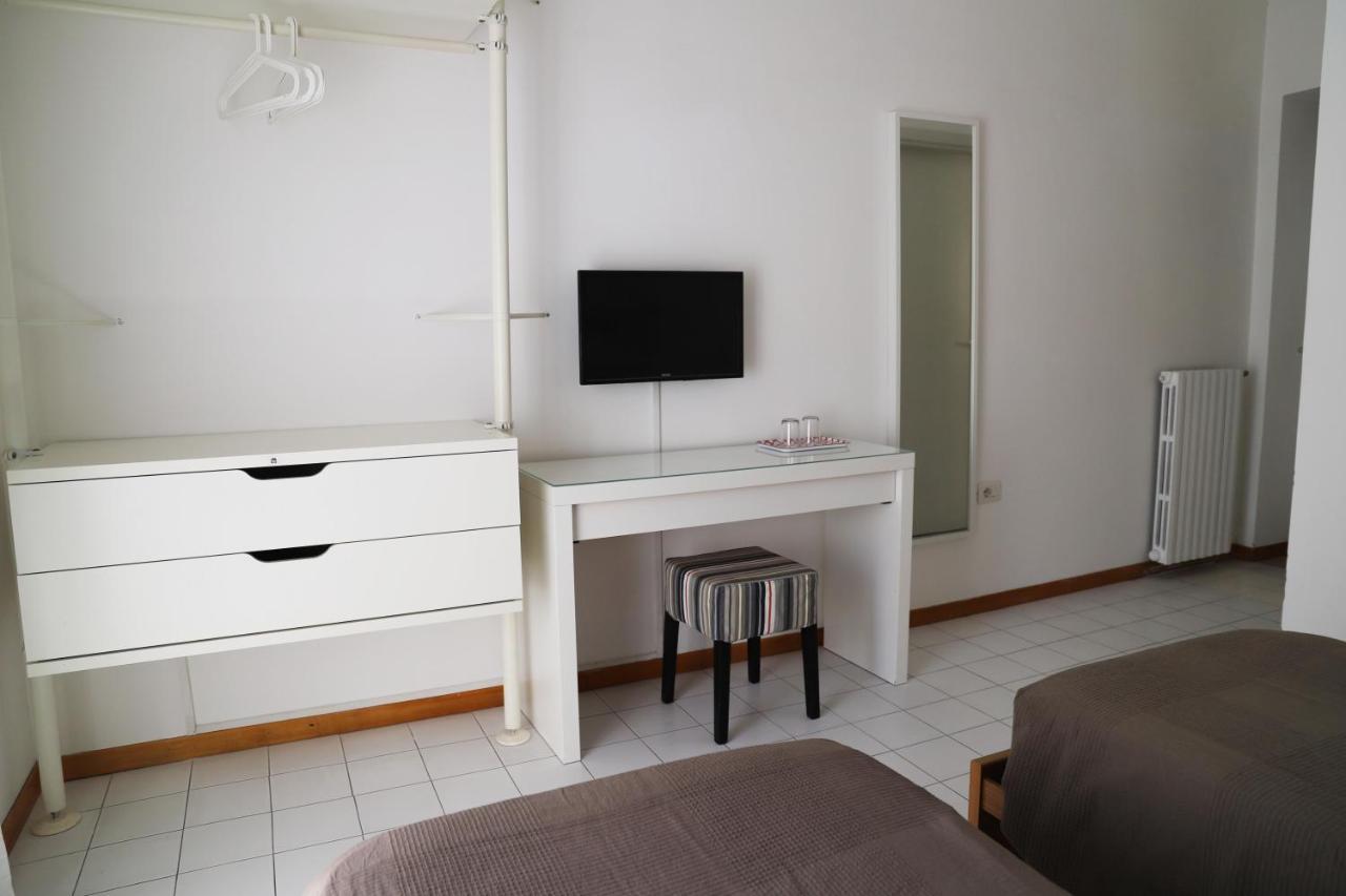 Ave Gratia Plena Hostel ซาแลร์โน ภายนอก รูปภาพ