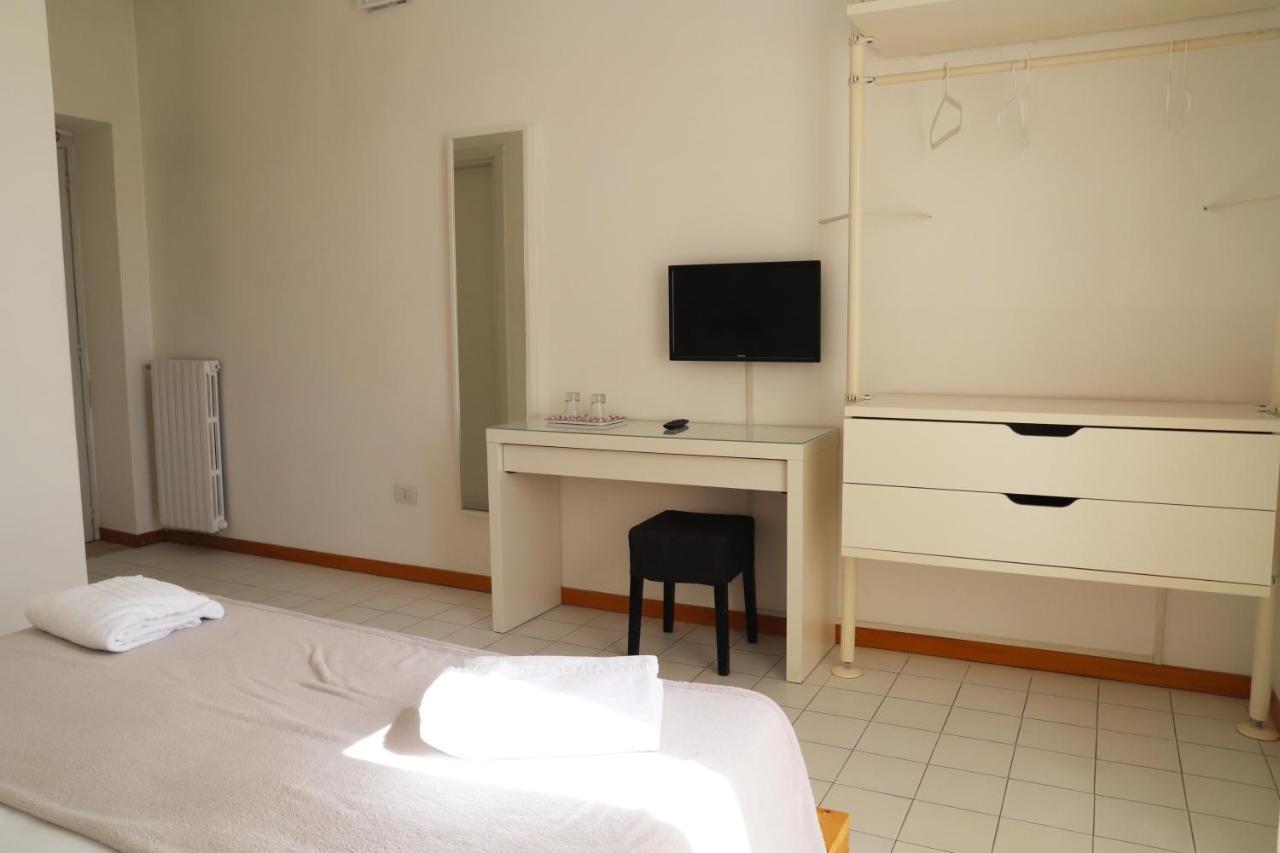 Ave Gratia Plena Hostel ซาแลร์โน ภายนอก รูปภาพ