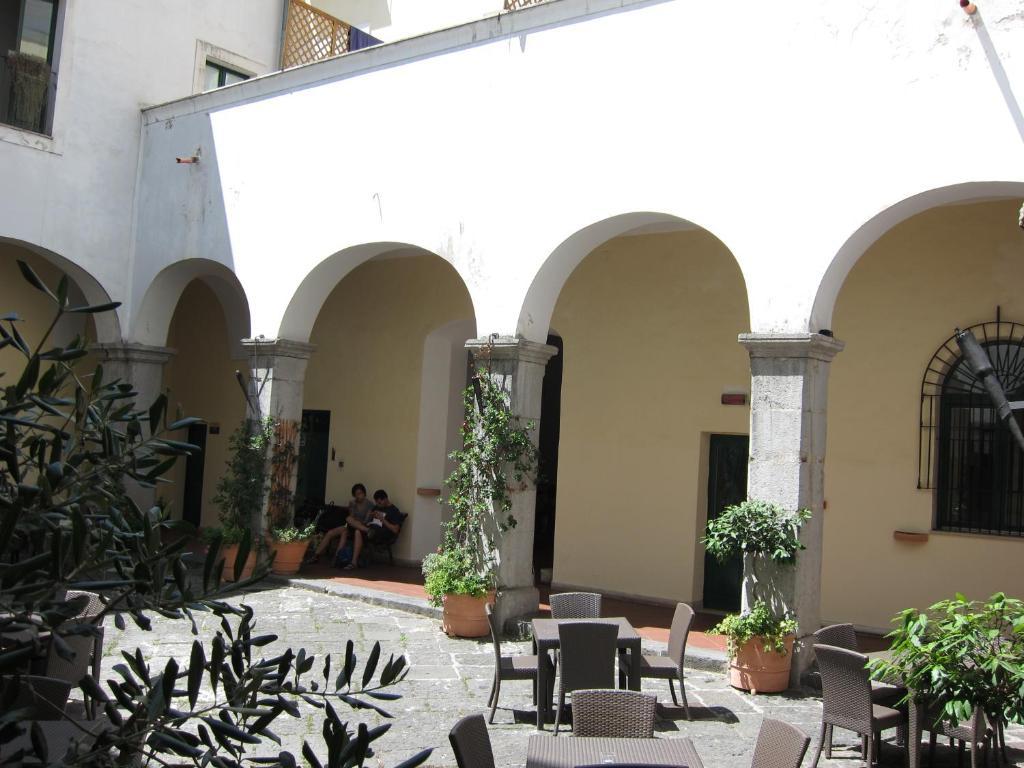 Ave Gratia Plena Hostel ซาแลร์โน ภายนอก รูปภาพ