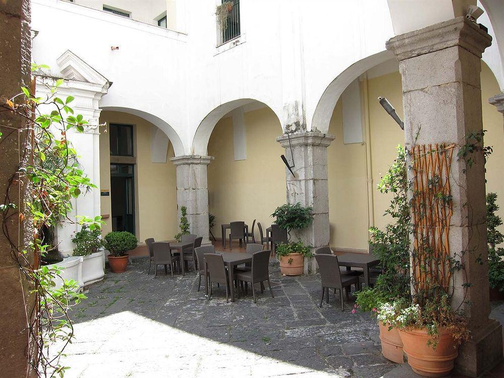 Ave Gratia Plena Hostel ซาแลร์โน ภายนอก รูปภาพ