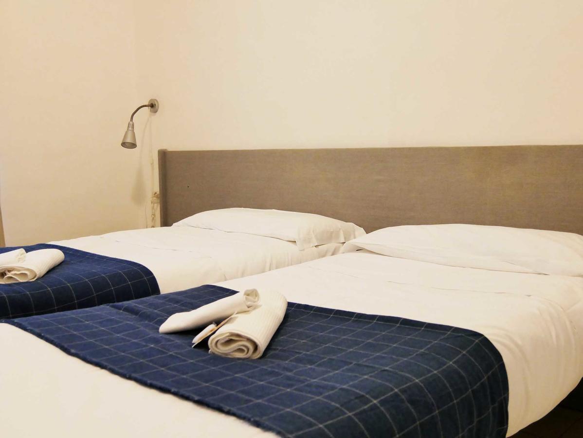 Ave Gratia Plena Hostel ซาแลร์โน ภายนอก รูปภาพ