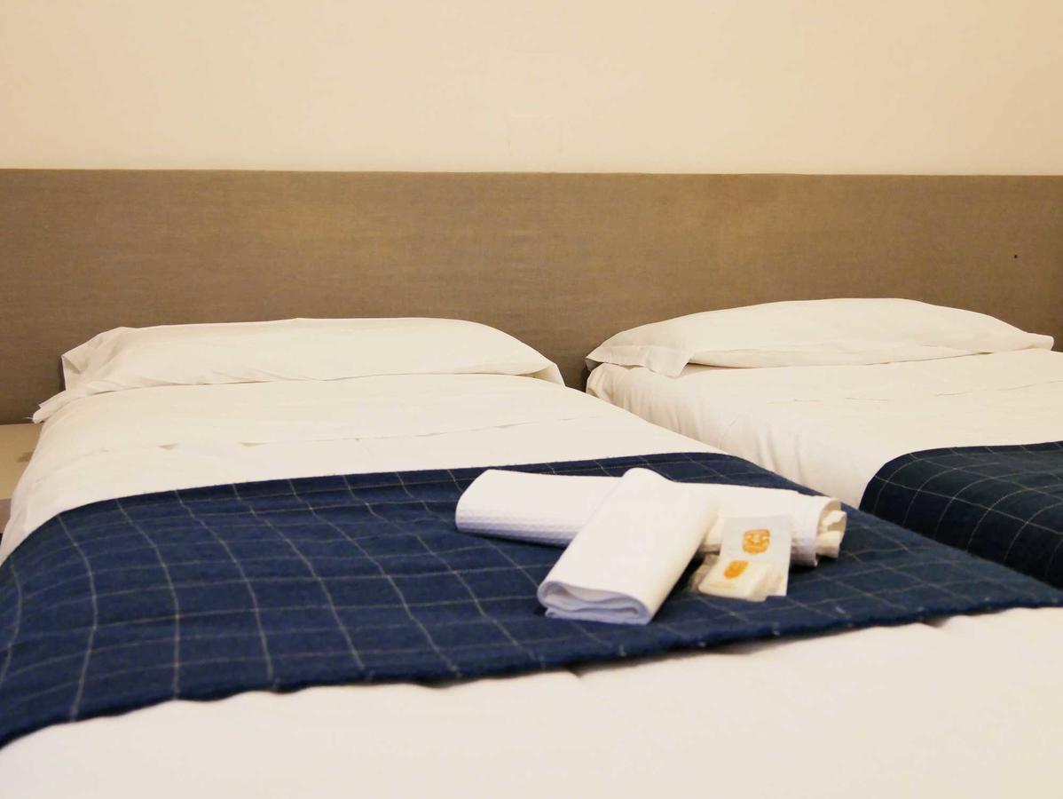 Ave Gratia Plena Hostel ซาแลร์โน ภายนอก รูปภาพ