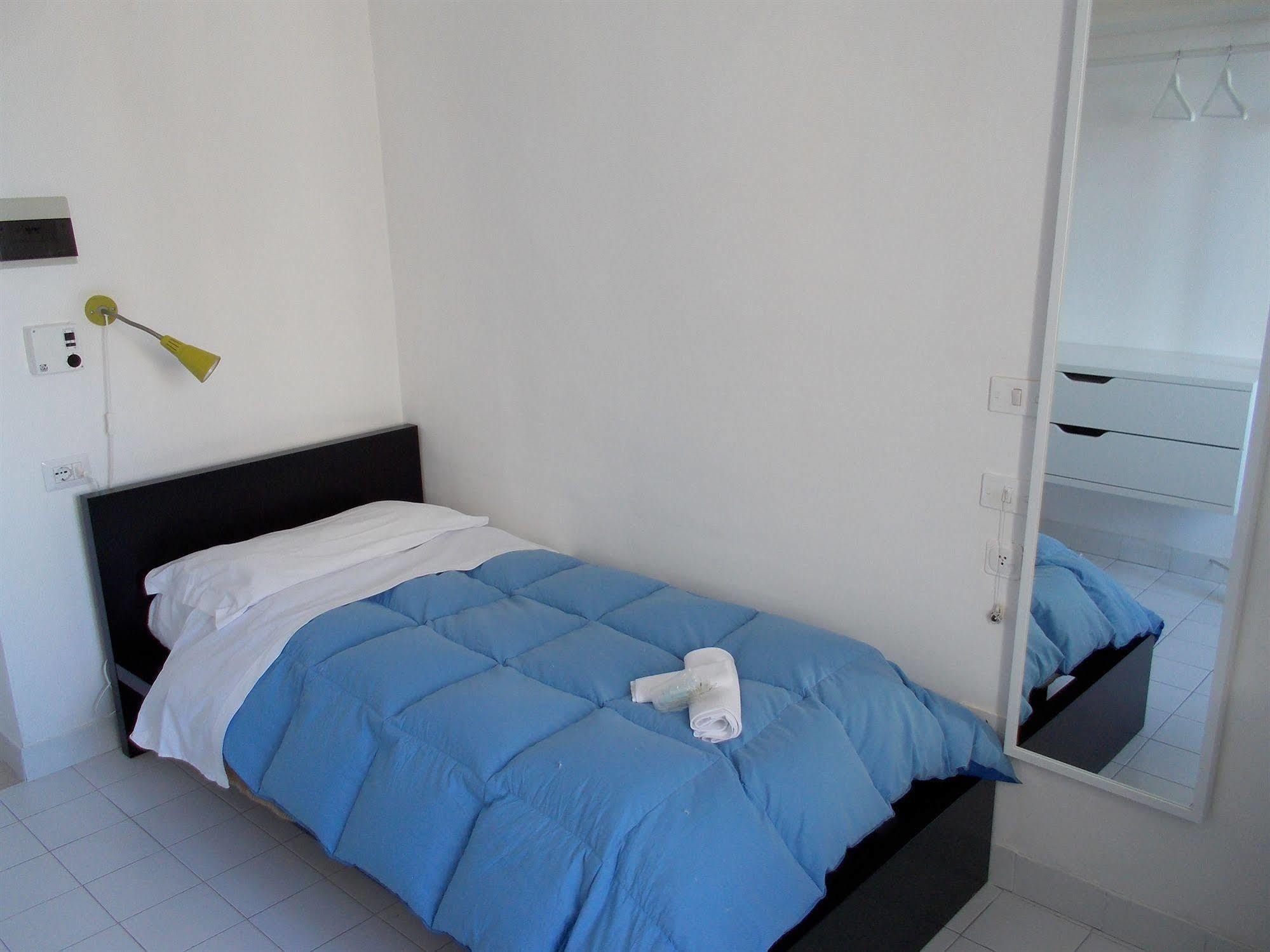 Ave Gratia Plena Hostel ซาแลร์โน ภายนอก รูปภาพ