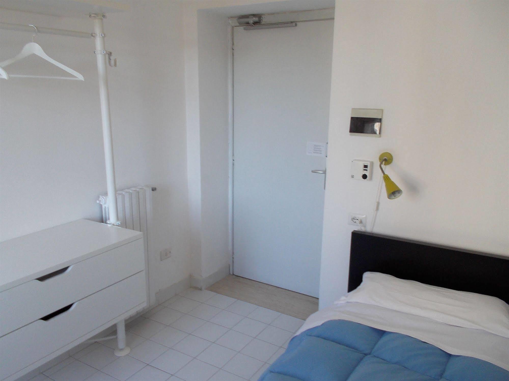 Ave Gratia Plena Hostel ซาแลร์โน ภายนอก รูปภาพ