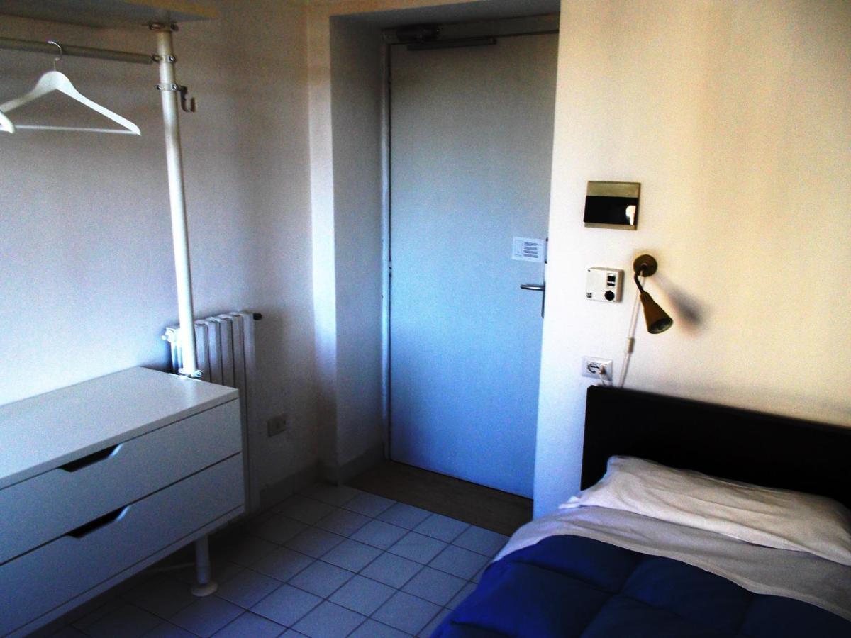 Ave Gratia Plena Hostel ซาแลร์โน ห้อง รูปภาพ